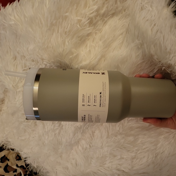 NWT ~Flint~ Stanley 40 oz. Quencher H2.0 FlowState Tumbler - Picture 5 of 8